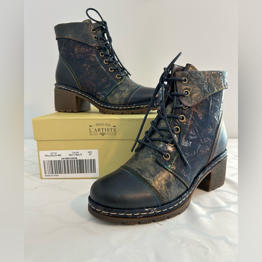 L'ARTISTE Women's Multicolor Lace-Up Boots